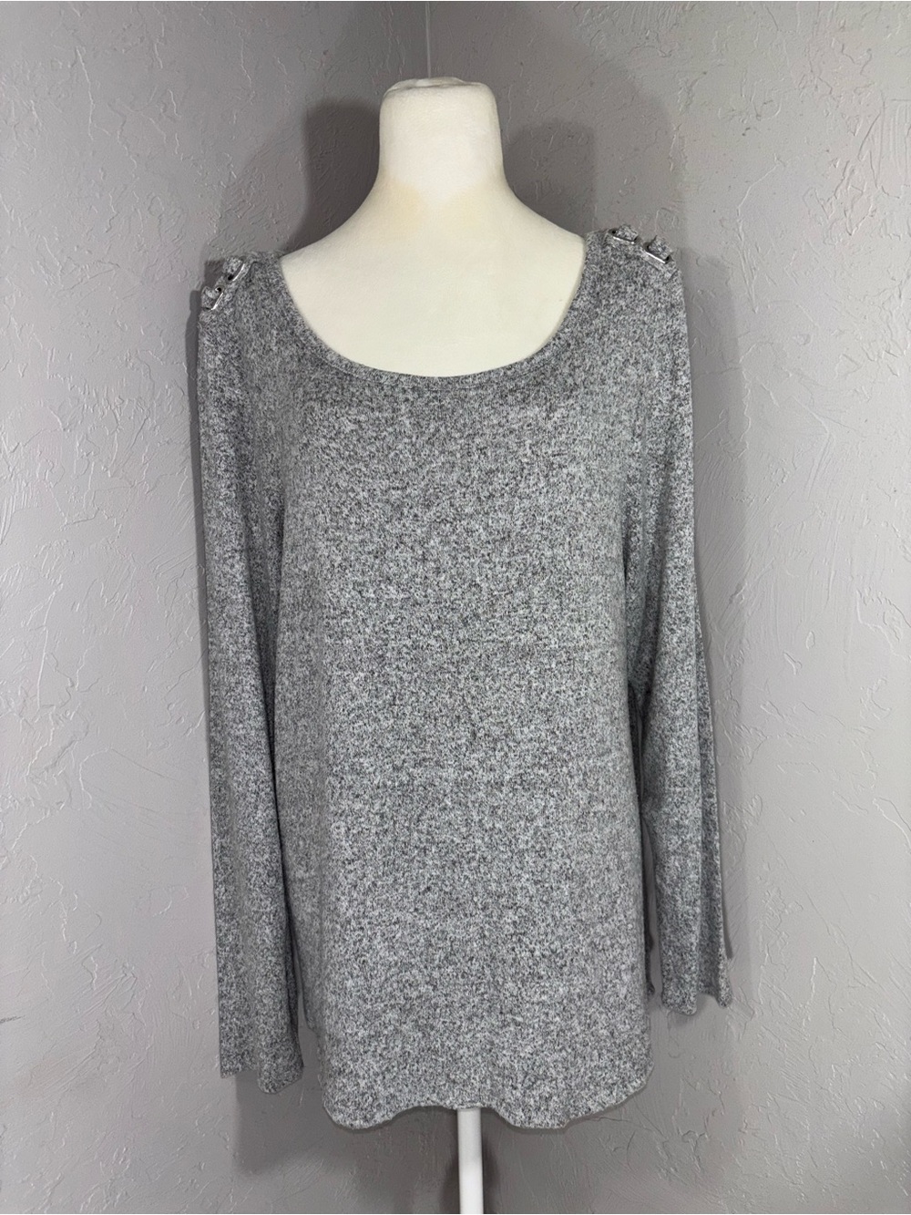 89th & Madison Heather Gray Scoop Neck Pullover Sweater